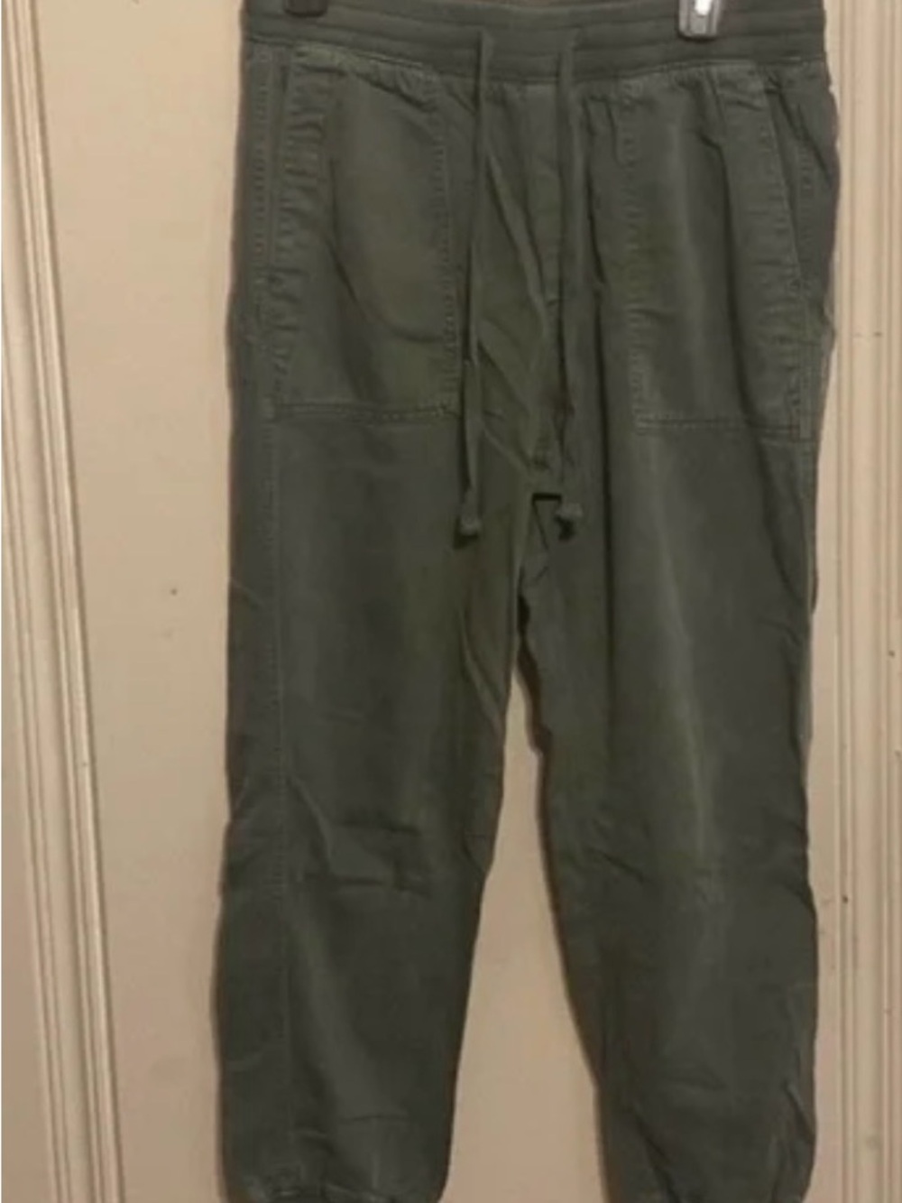 Gap women’s Utility Drawstring Joggers with Patch Pockets